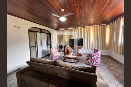 Casa de condomínio à venda com 340m², 5 quartos e 5 vagas Casa de condomínio à venda com 340m², 5 quartos e 5 vagasSala TV