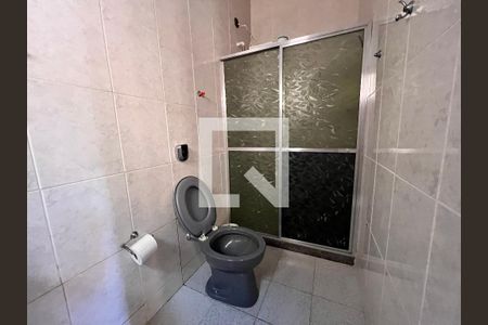 Casa de condomínio à venda com 340m², 5 quartos e 5 vagas Casa de condomínio à venda com 340m², 5 quartos e 5 vagasBanheiro serviço