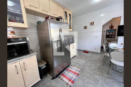 Casa de condomínio à venda com 340m², 5 quartos e 5 vagas Casa de condomínio à venda com 340m², 5 quartos e 5 vagasCozinha