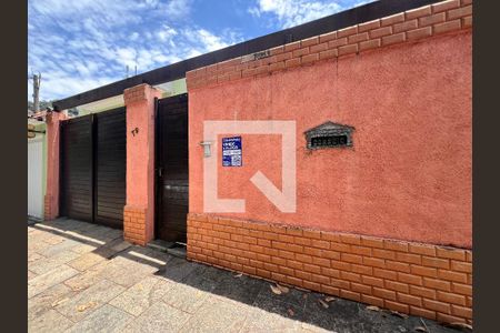 Casa de condomínio à venda com 340m², 5 quartos e 5 vagas Casa de condomínio à venda com 340m², 5 quartos e 5 vagasFachada da casa