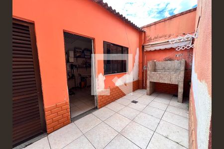 Casa de condomínio à venda com 340m², 5 quartos e 5 vagas Casa de condomínio à venda com 340m², 5 quartos e 5 vagasLavanderia