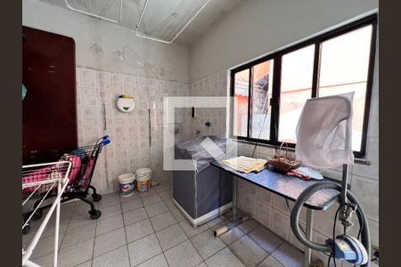 Casa de condomínio à venda com 340m², 5 quartos e 5 vagas Casa de condomínio à venda com 340m², 5 quartos e 5 vagasÁrea de Serviço