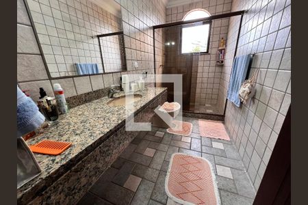 Casa de condomínio à venda com 340m², 5 quartos e 5 vagas Casa de condomínio à venda com 340m², 5 quartos e 5 vagasBanheiro