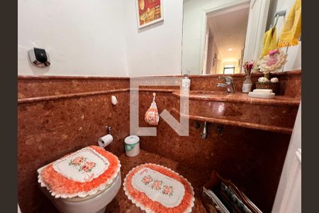 Casa de condomínio à venda com 340m², 5 quartos e 5 vagas Casa de condomínio à venda com 340m², 5 quartos e 5 vagasLavabo