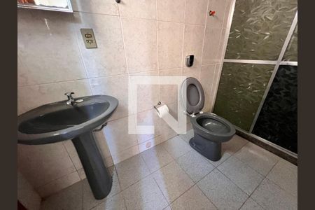 Casa de condomínio à venda com 340m², 5 quartos e 5 vagas Casa de condomínio à venda com 340m², 5 quartos e 5 vagasBanheiro serviço