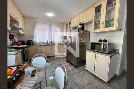 Casa de condomínio à venda com 340m², 5 quartos e 5 vagas Casa de condomínio à venda com 340m², 5 quartos e 5 vagasCozinha