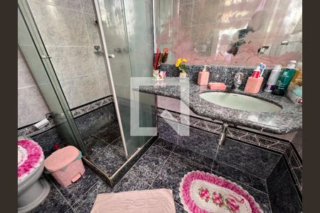 Casa de condomínio à venda com 340m², 5 quartos e 5 vagas Casa de condomínio à venda com 340m², 5 quartos e 5 vagasBanheiro - Suite 02