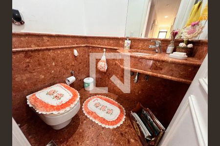 Casa de condomínio à venda com 340m², 5 quartos e 5 vagas Casa de condomínio à venda com 340m², 5 quartos e 5 vagasLavabo