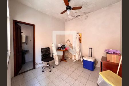 Casa de condomínio à venda com 340m², 5 quartos e 5 vagas Casa de condomínio à venda com 340m², 5 quartos e 5 vagasQuarto serviço