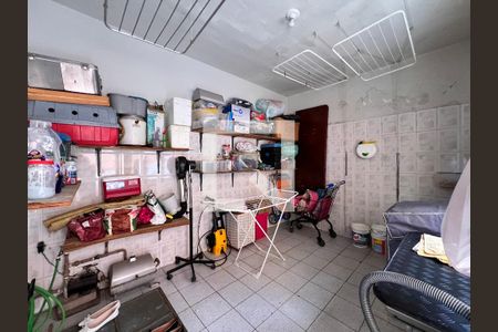 Casa de condomínio à venda com 340m², 5 quartos e 5 vagas Casa de condomínio à venda com 340m², 5 quartos e 5 vagasÁrea de Serviço