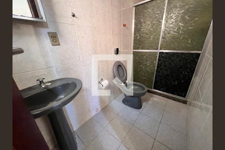 Casa de condomínio à venda com 340m², 5 quartos e 5 vagas Casa de condomínio à venda com 340m², 5 quartos e 5 vagasBanheiro serviço