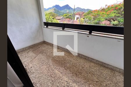 Casa de condomínio à venda com 340m², 5 quartos e 5 vagas Casa de condomínio à venda com 340m², 5 quartos e 5 vagasVaranda - Suite 01