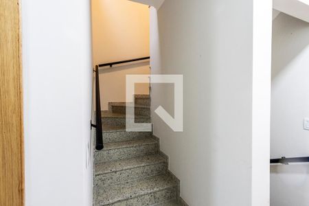 Casa à venda com 250m², 3 quartos e 3 vagas Casa à venda com 250m², 3 quartos e 3 vagasEscada