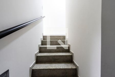 Casa à venda com 250m², 3 quartos e 3 vagas Casa à venda com 250m², 3 quartos e 3 vagasEscada