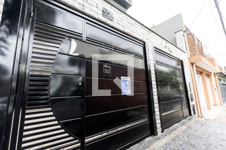 Casa à venda com 250m², 3 quartos e 3 vagas Casa à venda com 250m², 3 quartos e 3 vagasFachada