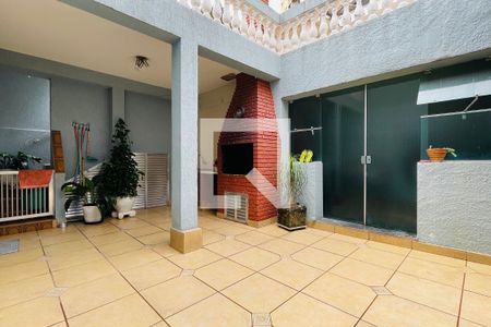 Casa à venda com 270m², 3 quartos e 4 vagas Casa à venda com 270m², 3 quartos e 4 vagasÁrea externa
