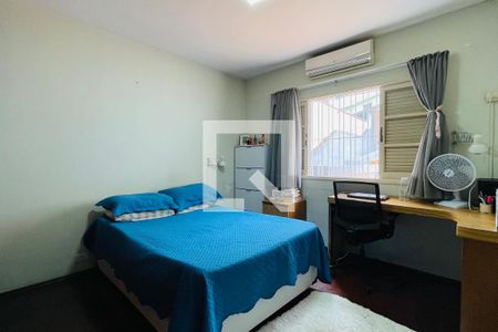 Casa à venda com 270m², 3 quartos e 4 vagas Casa à venda com 270m², 3 quartos e 4 vagasQuarto 2