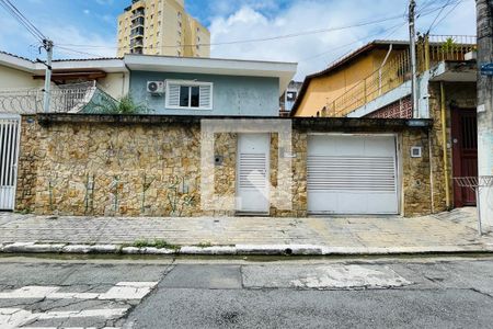 Casa à venda com 270m², 3 quartos e 4 vagas Casa à venda com 270m², 3 quartos e 4 vagasFachada