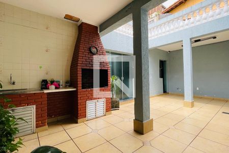 Casa à venda com 270m², 3 quartos e 4 vagas Casa à venda com 270m², 3 quartos e 4 vagasÁrea externa