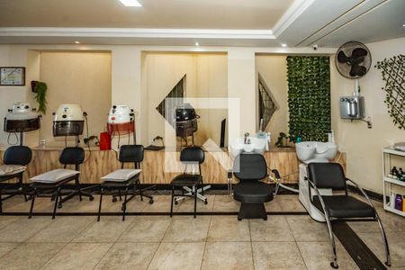 Casa à venda com 4 quartos, 323m² em Heliópolis, Belo Horizonte