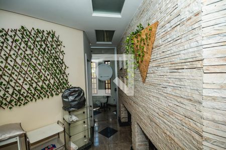 Casa à venda com 4 quartos, 323m² em Heliópolis, Belo Horizonte