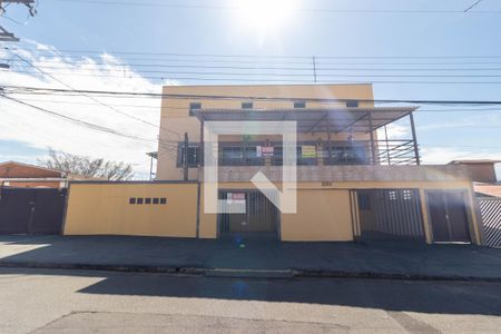 Casa para alugar com 70m², 2 quartos e 1 vaga Casa para alugar com 70m², 2 quartos e 1 vagaFachada