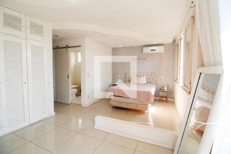 Casa à venda com 648m², 4 quartos e 4 vagasSuíte 2