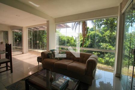 Casa à venda com 648m², 4 quartos e 4 vagasSala