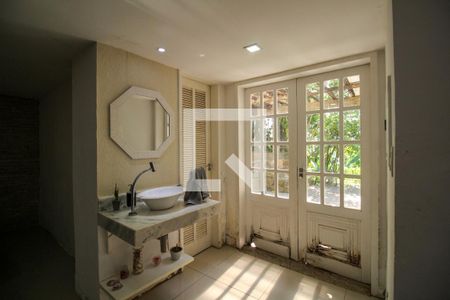 Casa à venda com 648m², 4 quartos e 4 vagasSala