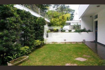Casa à venda com 320m², 3 quartos e 3 vagas