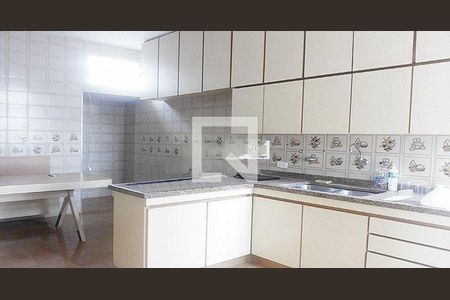 Casa à venda com 320m², 3 quartos e 3 vagas