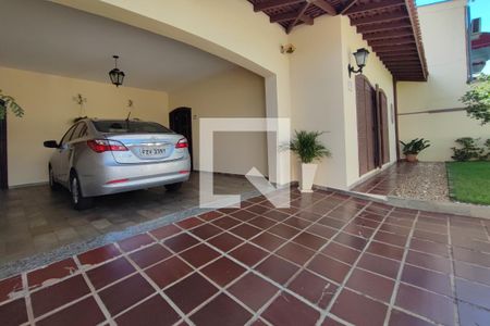 Casa à venda com 264m², 5 quartos e 4 vagas Casa à venda com 264m², 5 quartos e 4 vagasQuintal - Garagem