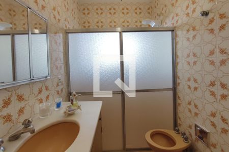 Casa à venda com 264m², 5 quartos e 4 vagas Casa à venda com 264m², 5 quartos e 4 vagasBanheiro Social