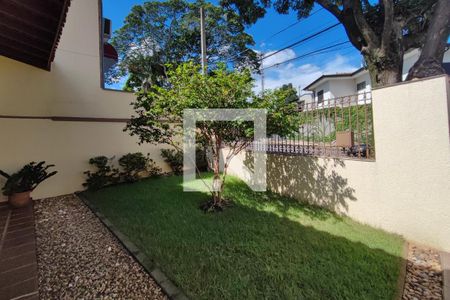 Casa à venda com 264m², 5 quartos e 4 vagas Casa à venda com 264m², 5 quartos e 4 vagasQuintal - Garagem