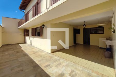 Casa à venda com 264m², 5 quartos e 4 vagas Casa à venda com 264m², 5 quartos e 4 vagasÁrea Externa