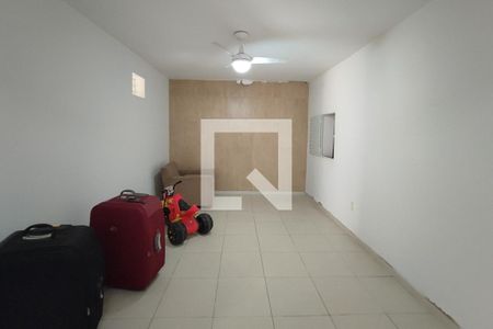 Casa à venda com 264m², 5 quartos e 4 vagas Casa à venda com 264m², 5 quartos e 4 vagasEdícula - Sala