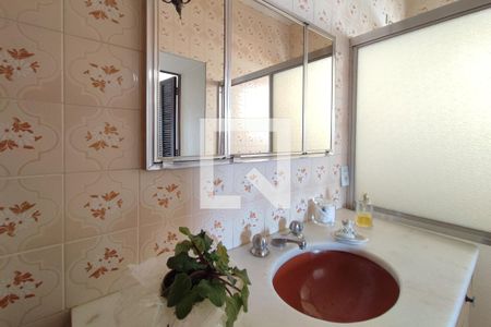 Casa à venda com 264m², 5 quartos e 4 vagas Casa à venda com 264m², 5 quartos e 4 vagasBanheiro Suíte