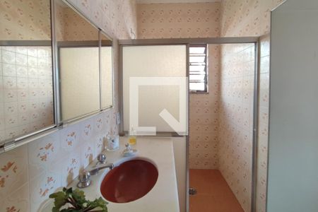 Casa à venda com 264m², 5 quartos e 4 vagas Casa à venda com 264m², 5 quartos e 4 vagasBanheiro Suíte