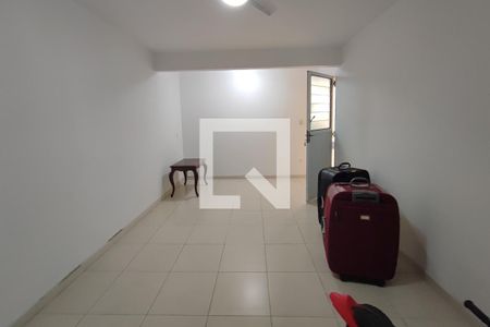 Casa à venda com 264m², 5 quartos e 4 vagas Casa à venda com 264m², 5 quartos e 4 vagasEdícula - Sala