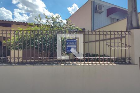 Casa à venda com 264m², 5 quartos e 4 vagas Casa à venda com 264m², 5 quartos e 4 vagasFachada e placa