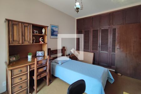 Casa à venda com 264m², 5 quartos e 4 vagas Casa à venda com 264m², 5 quartos e 4 vagasQuarto 3