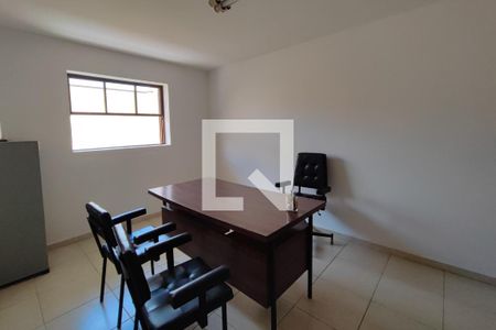 Casa à venda com 264m², 5 quartos e 4 vagas Casa à venda com 264m², 5 quartos e 4 vagasEdícula - Quarto 1