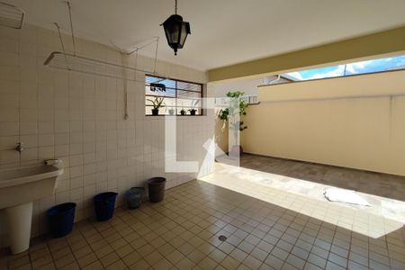 Casa à venda com 264m², 5 quartos e 4 vagas Casa à venda com 264m², 5 quartos e 4 vagasÁrea de Serviço