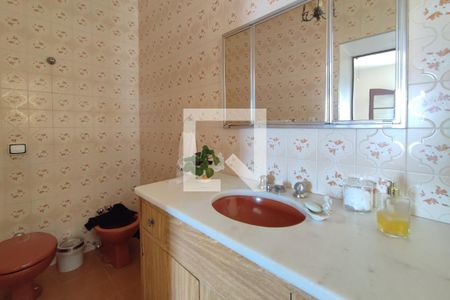 Casa à venda com 264m², 5 quartos e 4 vagas Casa à venda com 264m², 5 quartos e 4 vagasBanheiro Suíte