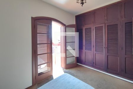 Casa à venda com 264m², 5 quartos e 4 vagas Casa à venda com 264m², 5 quartos e 4 vagasQuarto 2