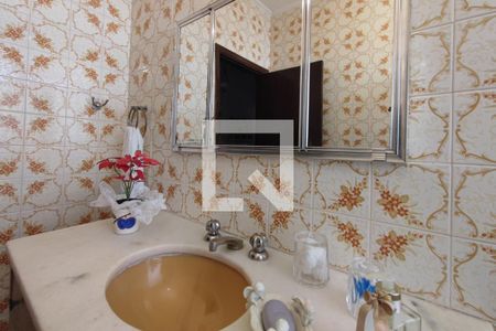 Casa à venda com 264m², 5 quartos e 4 vagas Casa à venda com 264m², 5 quartos e 4 vagasBanheiro Social