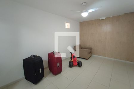 Casa à venda com 264m², 5 quartos e 4 vagas Casa à venda com 264m², 5 quartos e 4 vagasEdícula - Sala