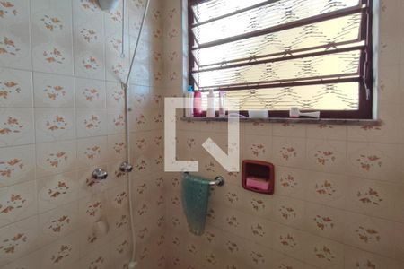 Casa à venda com 264m², 5 quartos e 4 vagas Casa à venda com 264m², 5 quartos e 4 vagasBanheiro Suíte