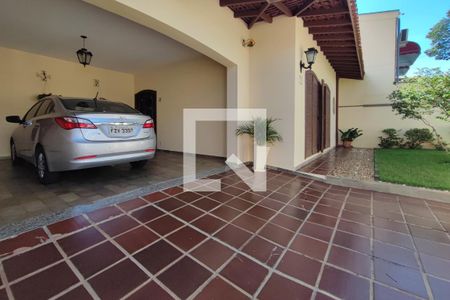Casa à venda com 264m², 5 quartos e 4 vagas Casa à venda com 264m², 5 quartos e 4 vagasQuintal - Garagem