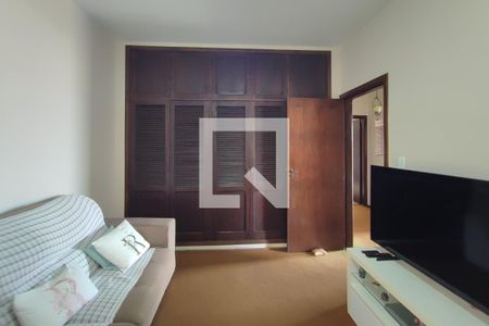 Casa à venda com 264m², 5 quartos e 4 vagas Casa à venda com 264m², 5 quartos e 4 vagasQuarto 4